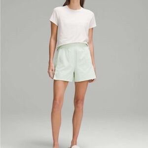 Lululemon Stretch Woven Relaxed-Fit High-Rise Short 4"